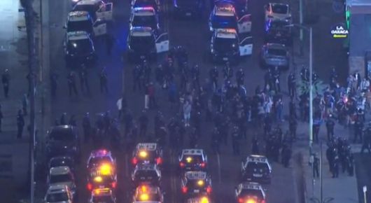 11일(현지시간) 로스앤젤레스(LA) 코리아타운에서 트럼프 정부의 이민정책에 반대하는 기습시위가 벌어졌다. 지난 6일 대규모 시위가 시작된 이후 코리아타운에서 시위가 열린 건 이번이 처음이다. ABC캡쳐