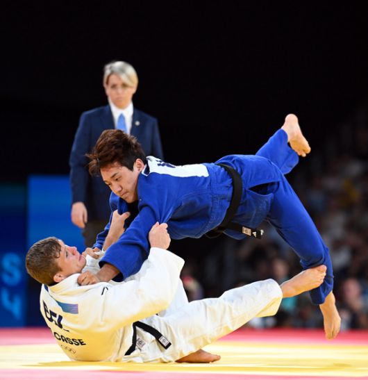 주특기가 따로 없을 만큼 다양한 기술을 구사하는 이준환. 중앙포토