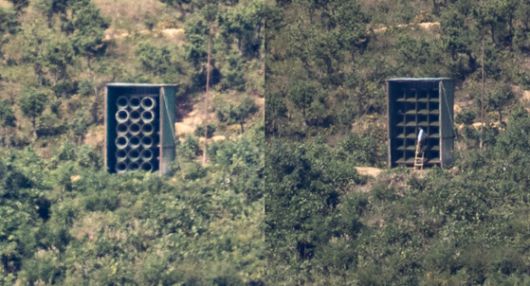 지난해 10월 10일 인천시 강화군 교동도에서 바라본 북한 지역 확성기에서 소음이 송출되고 있다. 뉴스1