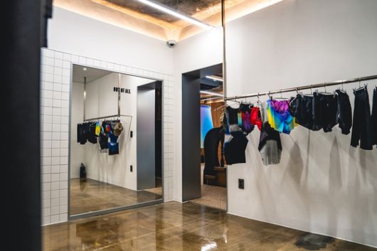 조이웍스가 지난 3월 문을 연 '아웃오브올' 내부 모습. 조이웍스