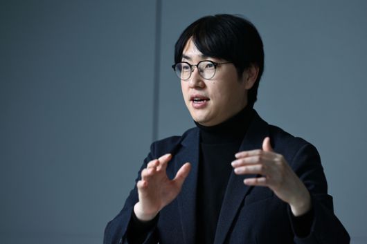 지난 2월 6일 서울 여의도 전경련(한경협) 회관에서 중앙일보와 인터뷰를 하고 있는 하정우 신임 AI미래기획수석의 모습. 김종호 기자