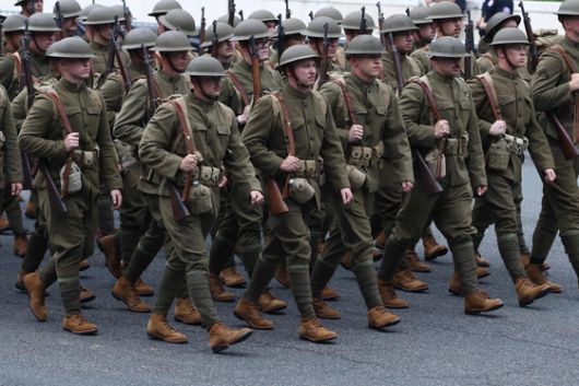 14일(현지시간) 미국 워싱턴 DC에서 육군 창설 250주년을 기념하는 퍼레이드가 열리고 있다. AFP=연합뉴스