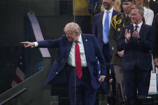 도널드 트럼프 미 대통령이 14일(현지시간) 워싱턴에서 열린 미 육군 퍼레이드에 참석하고 있다. AFP=연합뉴스