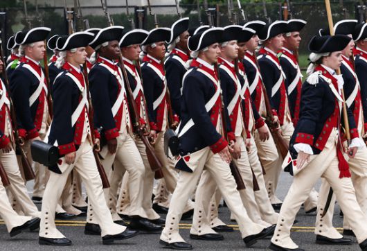 14일(현지시간) 미국 워싱턴 DC에서 육군 창설 250주년을 기념하는 퍼레이드가 열리고 있다. AP=연합뉴스