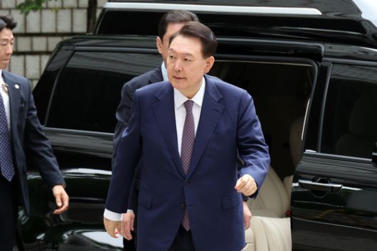 노상원 전 정보사령관과 김용현 전 국방부 장관. 중앙포토