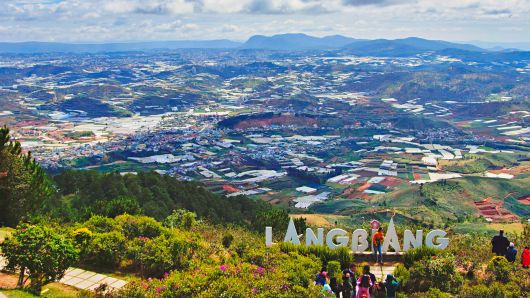 랑비앙산 정상에 오르면 달랏의 풍경을 한 눈에 담을 수 있다. 달랏판 ‘로미오와 줄리엣’인 끄랑과 흐비앙 전설의 무대로 유명하다.