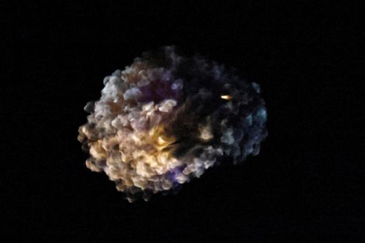 2025년 6월 18일 새벽, 이스라엘 도시 텔아비브 상공에서 이란 미사일을 요격하기 위해 이스라엘 방공 시스템이 가동됐다. AFP=연합뉴스