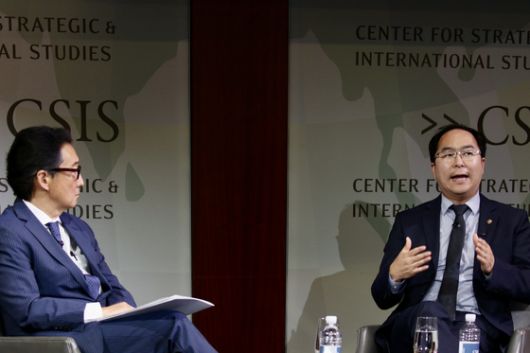 한국계 앤디 김 미 연방 상원의원(민주ㆍ뉴저지)이 18일(현지시간) CSIS가 주최한 간담회에서 한ㆍ미 관계 강화 방안에 대해 발언하고 있다. 워싱턴특파원단