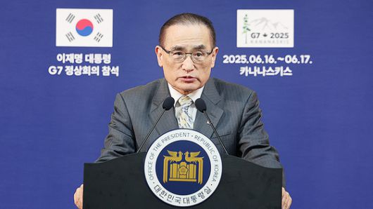 주요국(G7) 정상회의 일정이 마무리된 17일 저녁(현지시간) 위성락 국가안보실장이 캐나다 알바타주 캘거리 프레스센터에서 브리핑을 하고 있다. 김현동 기자