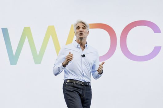 지난 9일 WWDC가 열린 미국 캘리포니아 쿠퍼티노 애플파크에서 기조 연설을 하고 있는 크레이드 페더리기 애플 소프트웨어 엔지니어링 부사장. EPA=연합뉴스