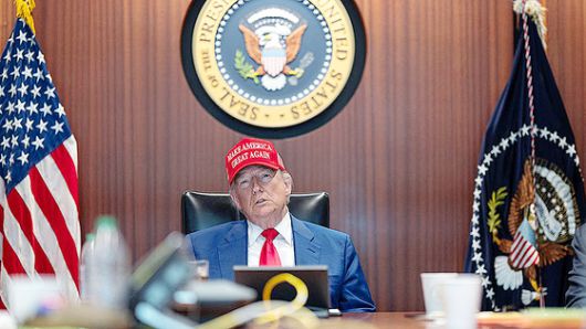 도널드 트럼프 미국 대통령이 21일(현지시간) 이란 핵시설에 대한 공습을 완료한 뒤 백악관에서 대국민 TV연설을 통해 작전이 성공했다는 입장을 직접 밝히고 있다. AP=연합뉴스