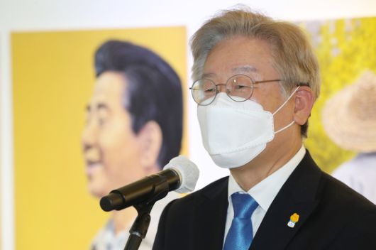 2021년 경기도지사 시절의 이재명 대통령이 노무현 전 대통령 서거 12주기 '사람사는 세상전(展)' 개막식에서 축사를 하고 있다. 오종택 기자