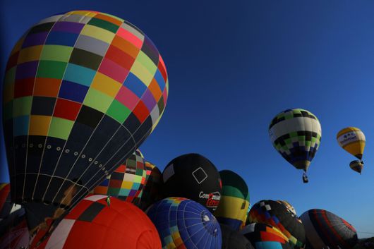 지난 4월 3일(현지시간) 브라질 토레스에서 열린 제35회 열기구 국제 페스티벌에서 촬영된 열기구. AFP=연합뉴스