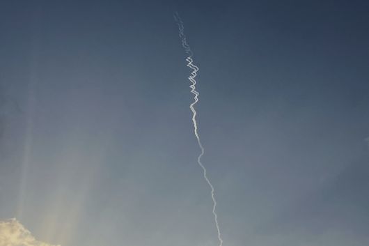 미군 공습을 받은 이란 핵시설 3곳의 위성사진. 포르도에선 환기구로 추정되는 2곳에 구멍이 3개씩, 나탄즈엔 1개가 남아 있고, 이스파한의 건물은 무너진 상태다. AP·EPA=연합뉴스