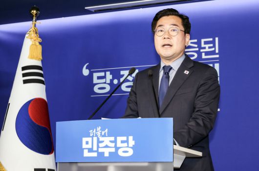 정청래 의원이 15일 서울 여의도 국회 소통관에서 당대표 선거 출마 기자회견을 하고 있다. 연합뉴스