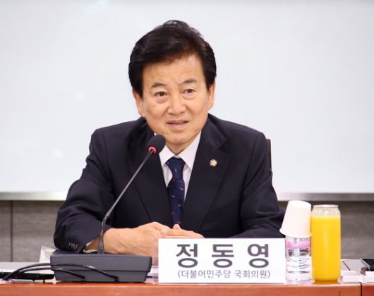 정동영 통일부 장관 후보자가 25일 오전 서울 여의도 국회 의원회관에서 열린 AI G3 강국 신기술 조찬 포럼에서 모두발언을 하고 있다. 뉴시스