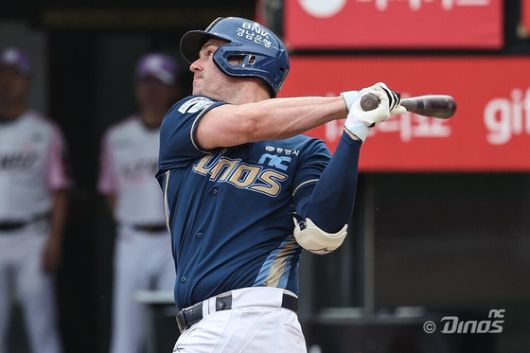 롯데 데이비슨과의 동명이인 맞대결에서 역대 3호 홈런을 친 NC 데이비슨. 사진 NC 다이노스