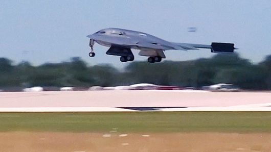 지난 22일(현지시간) 미국 미주리주 화이트맨 공군기지에서 미국이 이란의 주요 핵 시설을 공격한 후 귀환하는 미 공군 B-2 스텔스 폭격기. 로이터=연합뉴스