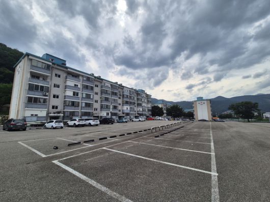 28일 오후 강원 삼척시 도계읍 도계광업소 사무동 정문 앞에서 '대체산업 쟁취 대한석탄공사 폐광 반대 공동투쟁위원회'가 천막 농성을 벌이고 있다. 박진호 기자