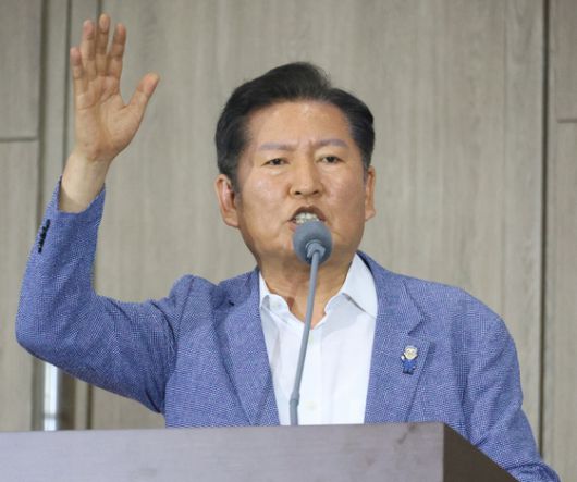 더불어민주당 당 대표 후보로 출마한 정청래 의원이 29일 더민주혁신회의 전국대회에 참석해 정견발표를 하고 있다. 연합뉴스