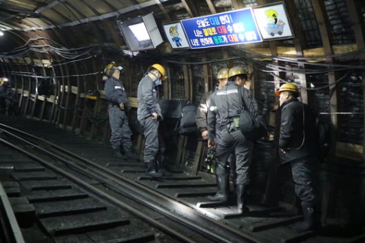 28일 오후 강원 삼척시 도계역 인근에 있는 도계전두시장이 찾는 이들이 없어 텅 비어 있는 모습. 박진호 기자