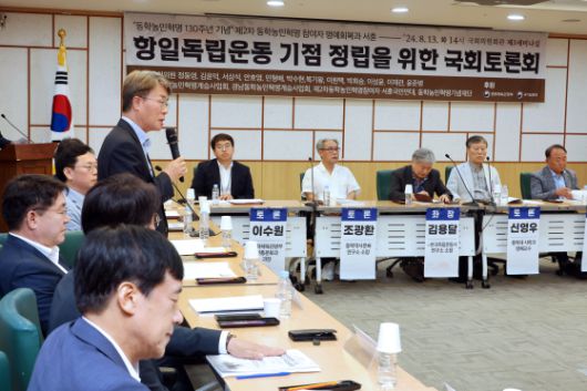 지난해 8월 13일 서울 여의도 국회 의원회관에서 동학농민혁명 130주년을 기념해 열린 '항일독립운동 기점 정립을 위한 국회토론회'에서 신순철 동학농민혁명기념재단 이사장이 발언하고 있다. 연합뉴스