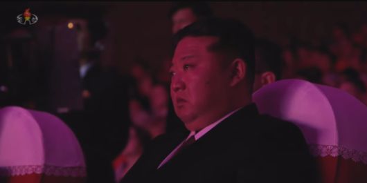 기념공연 중에서는 김정은이 직접 서명한 명령서가 공개되기도 했다. 조선중앙TV 캡처