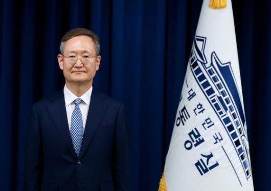 대통령실은 29일 이재명 대통령이 신임 민정수석비서관에 봉욱 김앤장 법률사무소 변호사를 임명했다고 강훈식 대통령비서실장의 브리핑을 통해 발표했다. 사진은 이날 인선 발표에 참석한 봉욱 민정수석. 연합뉴스