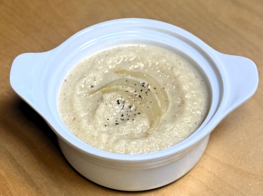 양파를 뭉근해질 때까지 볶아 만드는 양파 수프. 사진 정성희