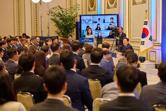 이재명 대통령이 3일 서울 청와대 영빈관에서 열린 ‘대통령의 30일, 언론이 묻고 국민에게 답하다’ 기자회견에서 발언하고 있다. 사진 대통령실 제공.