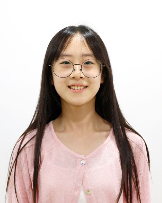 제11회 중앙학생시조백일장 중등부 대상을 수상한 안산해솔중 이유담양. 김현동 기자