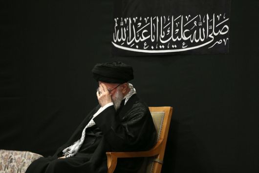 5일(현지시간) 이란 테헤란 모스크에서 열린 종교행사에 참석한 아야톨라 알리 하메네이 이란 최고지도자. AFP=연합뉴스