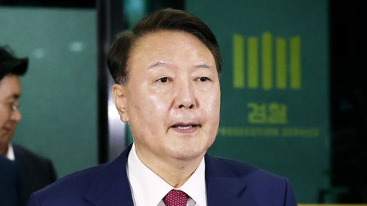 윤석열 전 대통령이 지난 5일 오후 서초구 서울고검에서 내란 특검팀의 2차 소환 조사를 받은 뒤 청사를 나서고 있다. 뉴스1