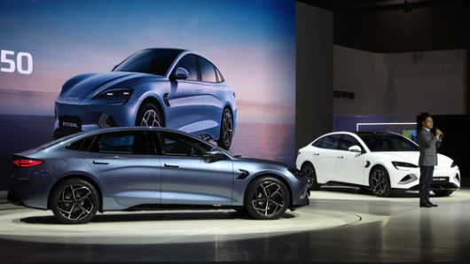 지난 4월 3일 경기도 고양시 킨텍스에서 열린 2025 서울모빌리티쇼에서 BYD 씰이 공개되고 있다. 뉴스1