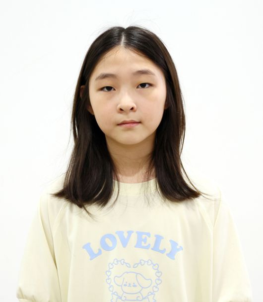 제11회 중앙학생시조백일장 초등부 대상을 수상한 서울선곡초 김다은양. 김현동 기자