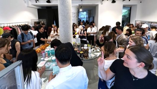 서울시가 이탈리아 밀라노에 마련한 K바이브 프롬 서울 팝업전시장. 밀라노(이탈리아)=문희철 기자