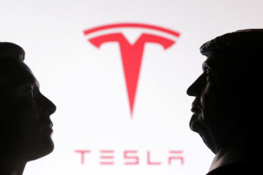 트럼프와 머스크의 관계는 테슬라 주식에 영향을 미치고 있다. 로이터=연합뉴스