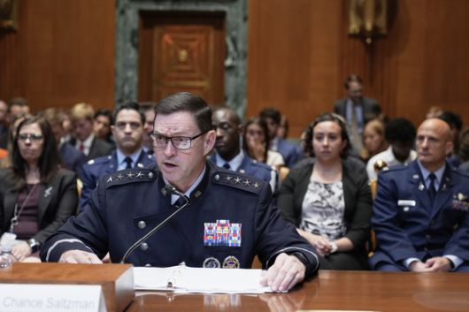 챈스 솔츠먼 미 우주군 참모총장이 지난달 26일 미 상원 청문회에 나와 답변하고 있다. AP=연합뉴스
