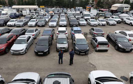 서울 장안평중고차매매시장에 차량들이 주차되어 있다. 연합뉴스