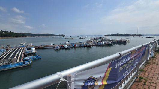 7일 오전 충남 태안군 영목항 계류장에 선박들이 빼곡하게 정박해 있다. 신진호 기자