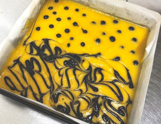 반죽의 일부에 코코아파우더를 넣어 얼룩무늬를 만들면 근사한 비주얼을 완성할 수 있다. 사진 염혜민