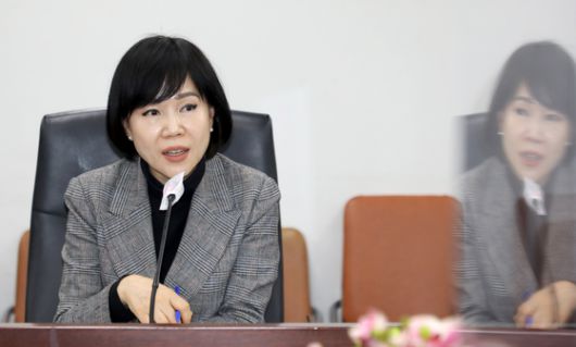 2023년 1월 4일 전현희 당시 국민권익위원장이 정부세종청사 국민권익위에서 내부 전 직원 회의인 '열린혁신전략회의'를 통해 비대면으로 신년사를 전하고 있다. 국민권익위원회