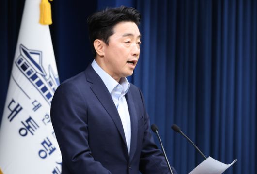 (서울=뉴스1) 허경 기자 = 강훈식 대통령 비서실장이 11일 서울 용산구 대통령실 청사에서 문화체육관광부·국토교통부 장관 후보자 인선 발표을 하고 있다. 뉴스1