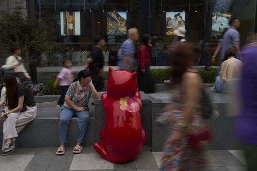 지난 6월 1일, 중국 베이징의 한 쇼핑몰 앞. 기사 내용과는 관련 없음. AP=연합뉴스