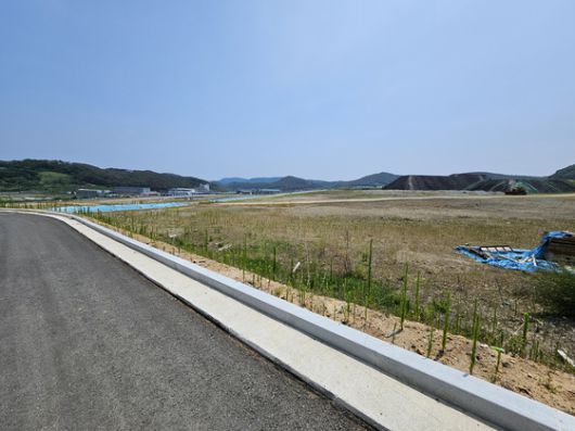 7일 방문한 경북 포항시 남구 블루밸리국가산업단지 전경. 현재 조성 중인 2단계 부지는 올해가 준공 기한이었지만 현재 터닦기만 진행되고 있다. 김효성 기자