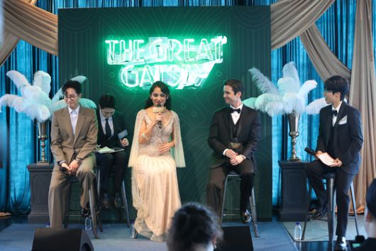 15일 서울 서초구 솔빛섬 무드서울에서 뮤지컬 '위대한 개츠비' 서울 론칭 쇼케이스 '퍼스트 룩(FIRST LOOK)'이 열렸다. 왼쪽부터 신춘수 오디컴퍼니 대표, 배우 센젤 아마디,배우 매트 도일, 진행자 재재.연합뉴스