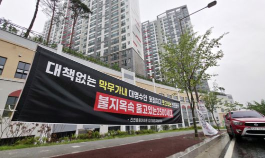 충북 진천군 진천읍 교성리에 건축 중인 풍림아이원 트리니티 아파트는 입주가 1년 9개월째 지연되면서 수분양자들이 고통을 받고 있다. 김성태 객원기자