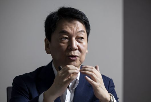 안철수 국민의힘 의원은 이재명 정부를 견제하기 위해선 민심에 순응하는 길밖에 없다고 생각한다. 최영재 기자