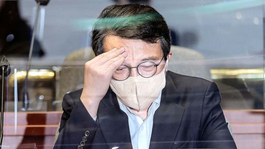 2002년 11월 서울 여의도 국회에서 열린 더불어민주당 의원총회에 김의겸 의원이 참석해 있다. 김성룡 기자