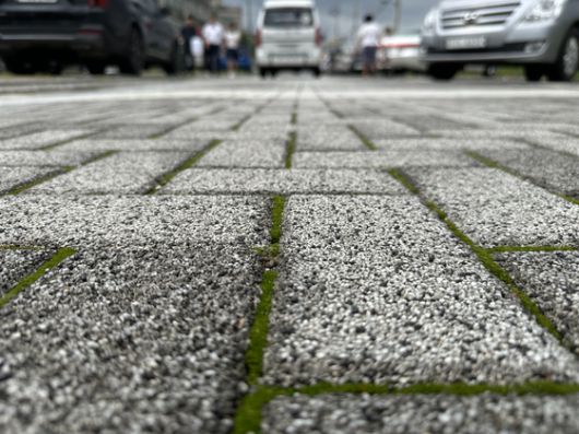 서울시 송파구 풍납동의 한 이면도로에 설치된 투수블록. 천권필 기자